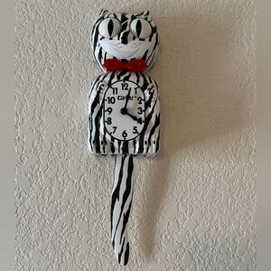 Black and White Kit-Cat Klock